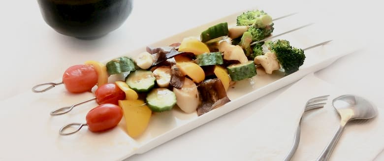 Brocheta de Verduras Asadas y Salsa Agridulce de Naranja brocheta de verduras asadas con salsa de naranja